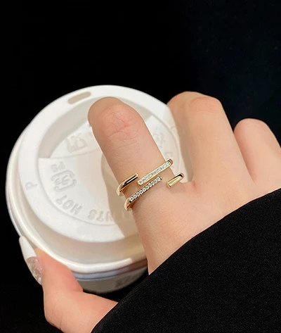 

18K Gold Plated Dislocation Shape Zircon Diamond Rings Fashion Designer Inspired Jewelry For Women