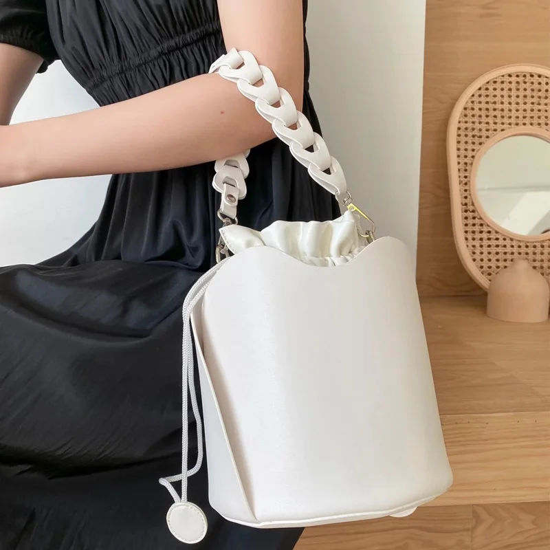 

Handmade Woven Handle Women BUCKET Bags Flower Luxury Brand Handbags Cool Fashion Drawstring Tote Purse