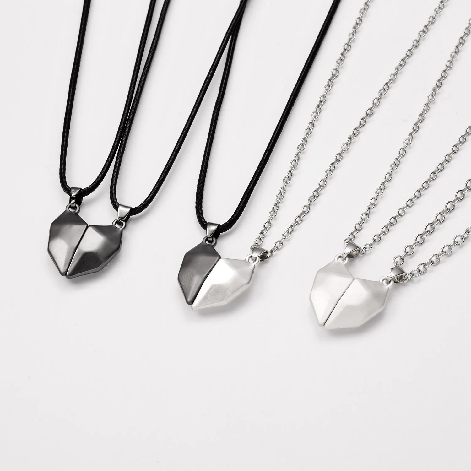 

Fashion Couple Magnetic Jewelry Half Heart Shaped Pendant Box Chain Magnet Love Necklaces, Picture shown
