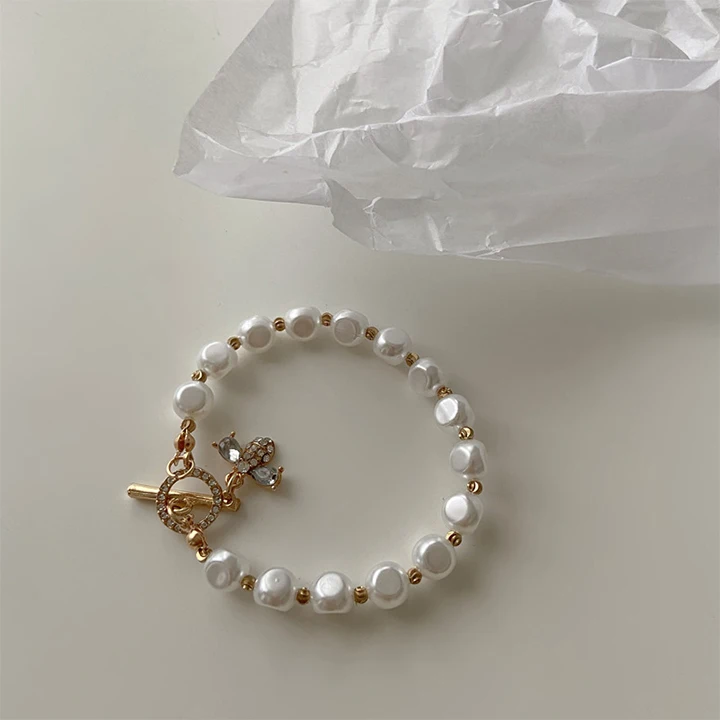 

Trendy Simple Zircon Bee Pendant Freshwater Pearl Bracelet for Women and Girls, Picture shows