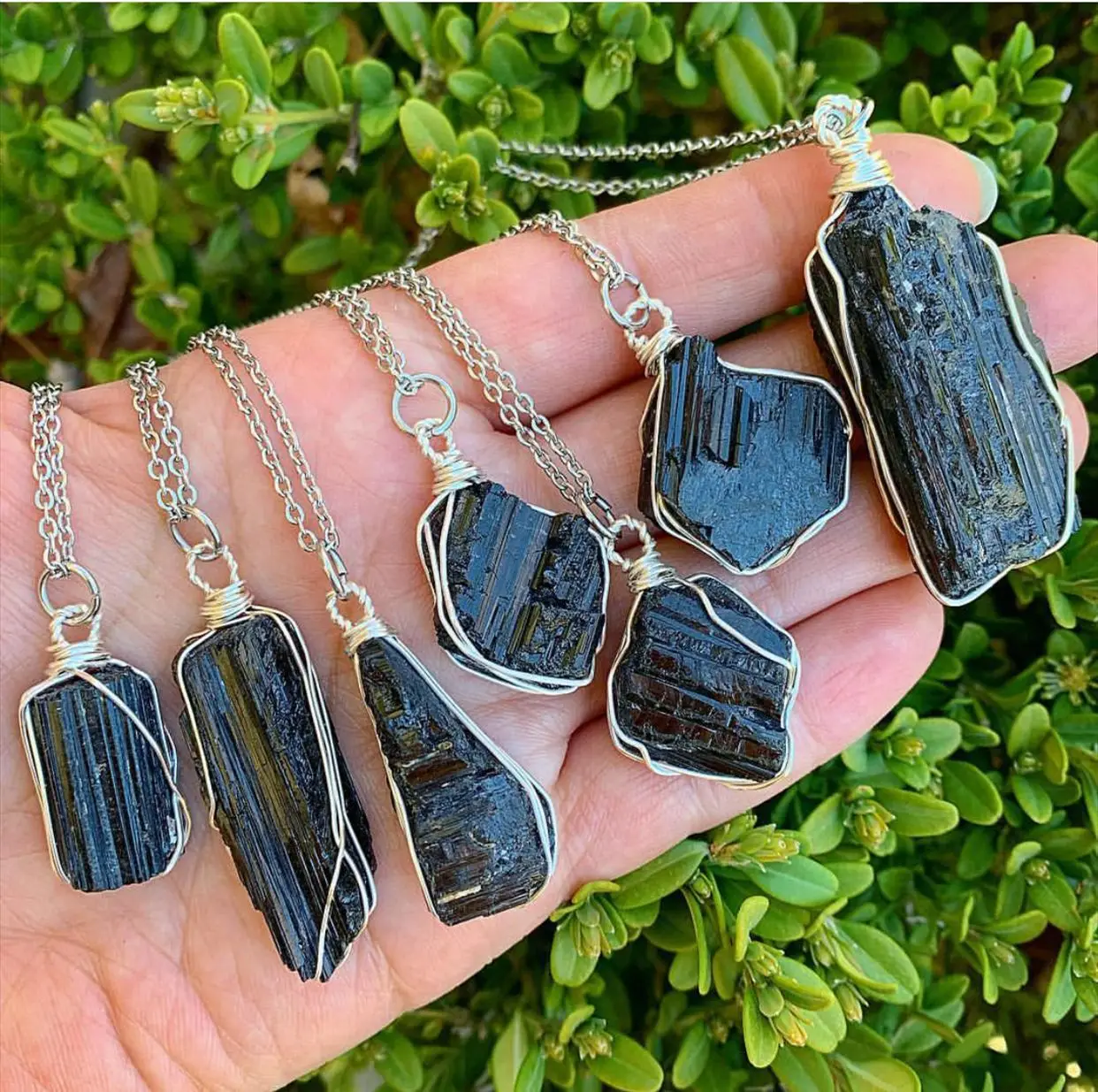 

Hot Selling Wire Wrapped Natural Stone Irregular Raw Black Tourmaline Gemstone Pendant Necklace