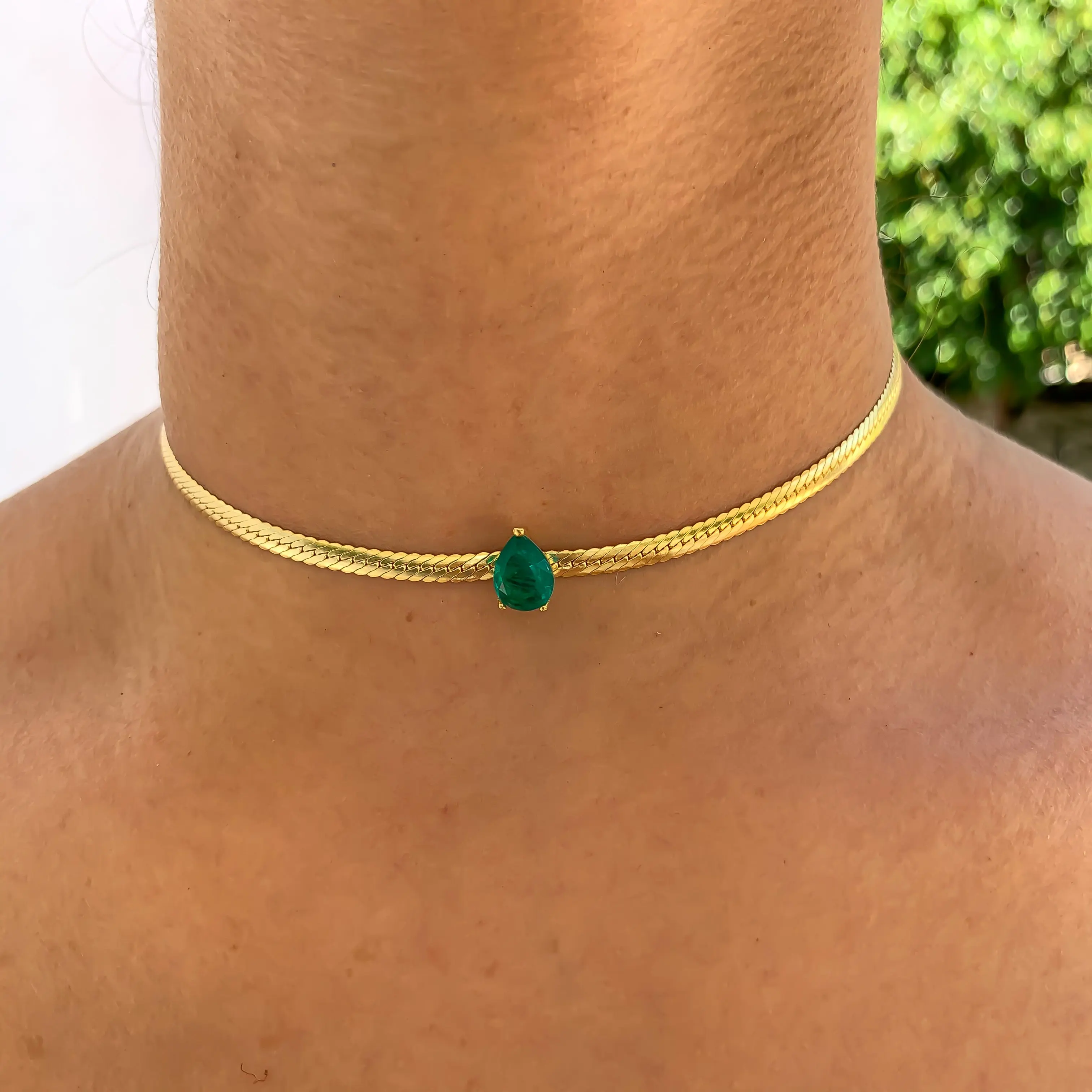 

Trendy Gold Plated Snake Chain Necklace Green Crystal Heart Charm Choker for Women, Customized