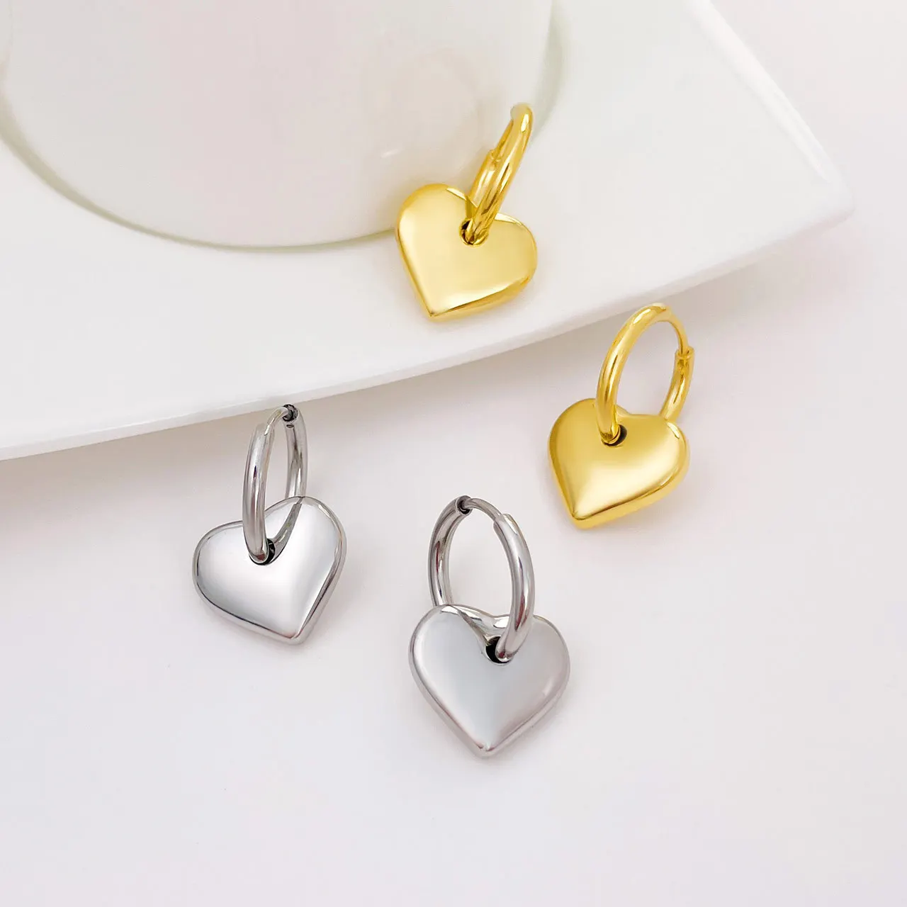 

Minimalist Non Tarnish 18k Pvd Gold Stainless Steel Chunky Huggie Hoop Heart Drop Earrings Women Dangle Earrings For Gift