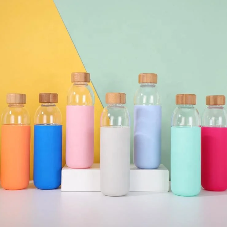 

Colorful glass bottle with bamboo lid 550ml