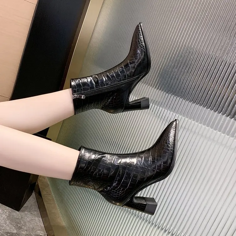 

The latest fashion comfortable thick heel winter boots 2022 short boots women shoes