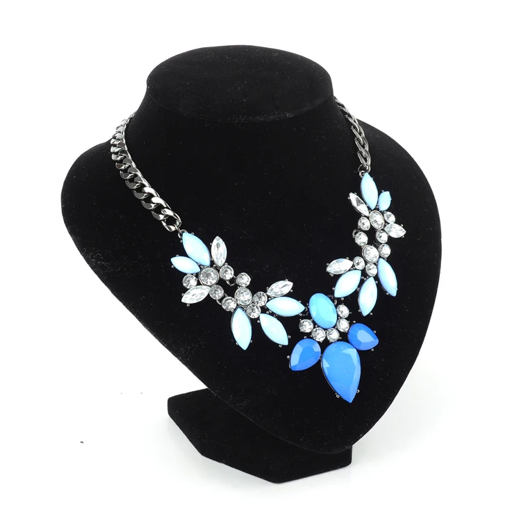 

Luxury Linen Jewelry Display Stand High-Quality Necklace Display Shopping Store Jewelry Display Case