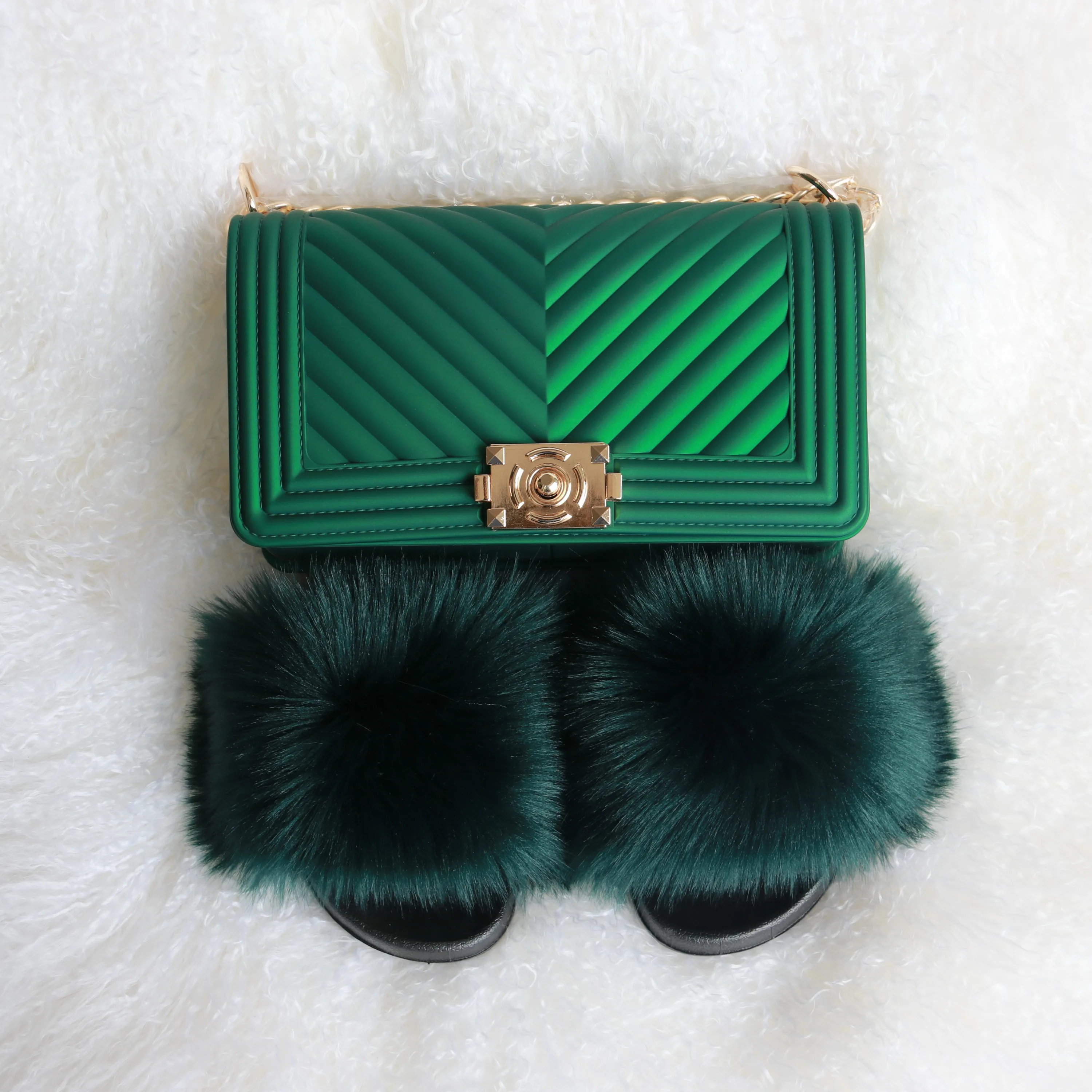 

Factory Wholesale Fast Ship Soft Luxury Matched Colors Fox Fur Slides Ladies Jelly Purse