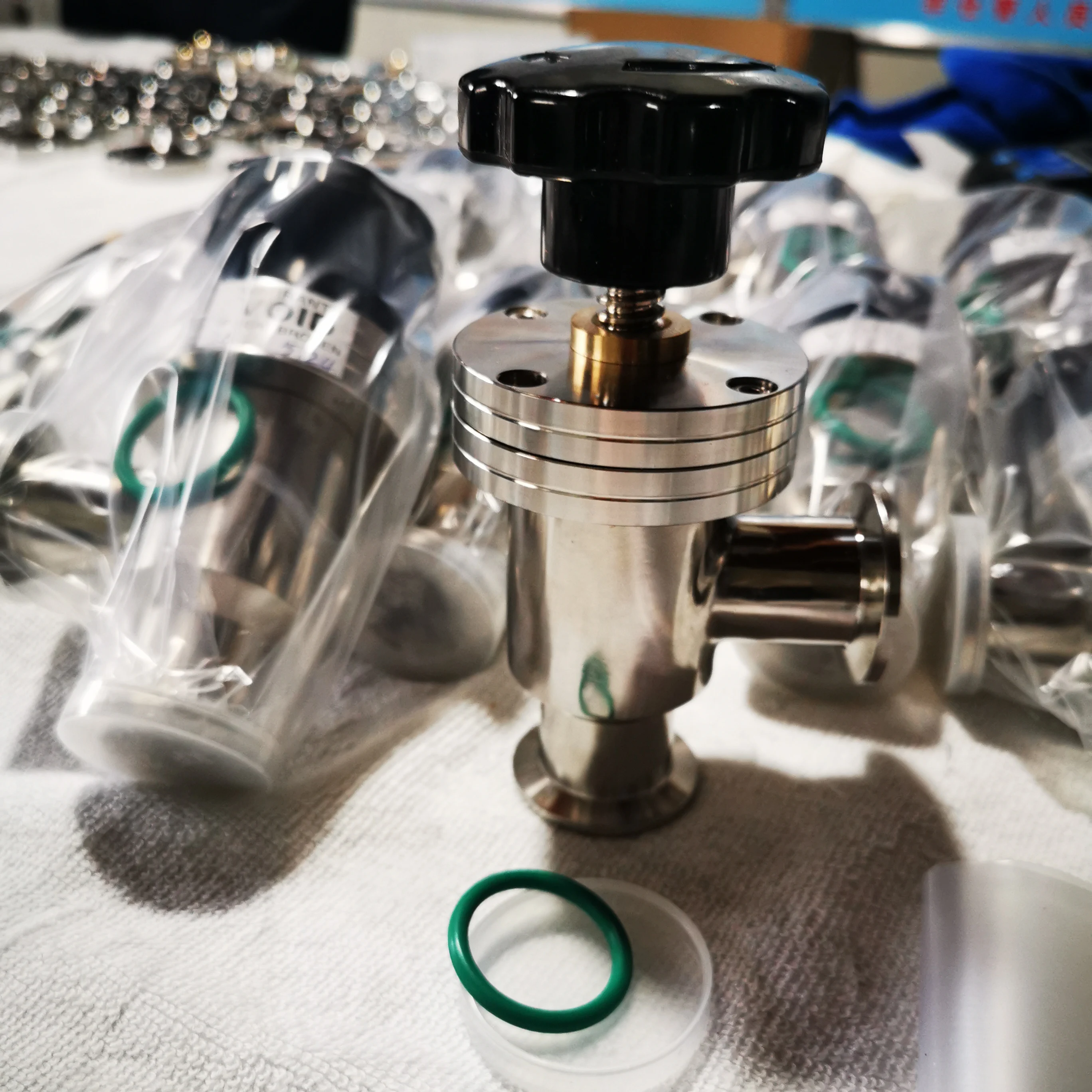 

Stainless Steel 304 ISO vacuum KF25 angle valve with O Ring