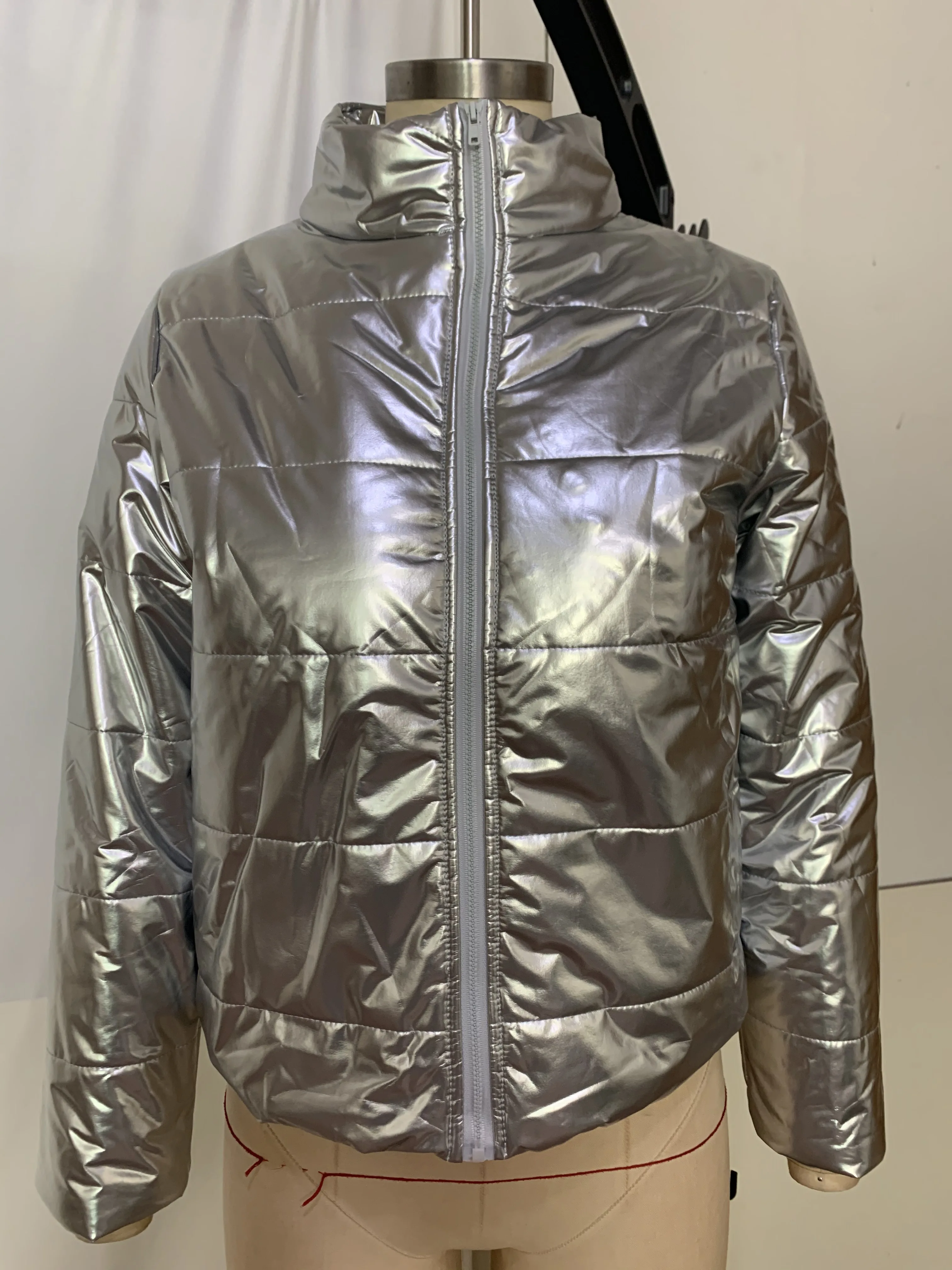 2021 New Arrival Winter Shiny Faux Leather Cottonpadding Short Bubble