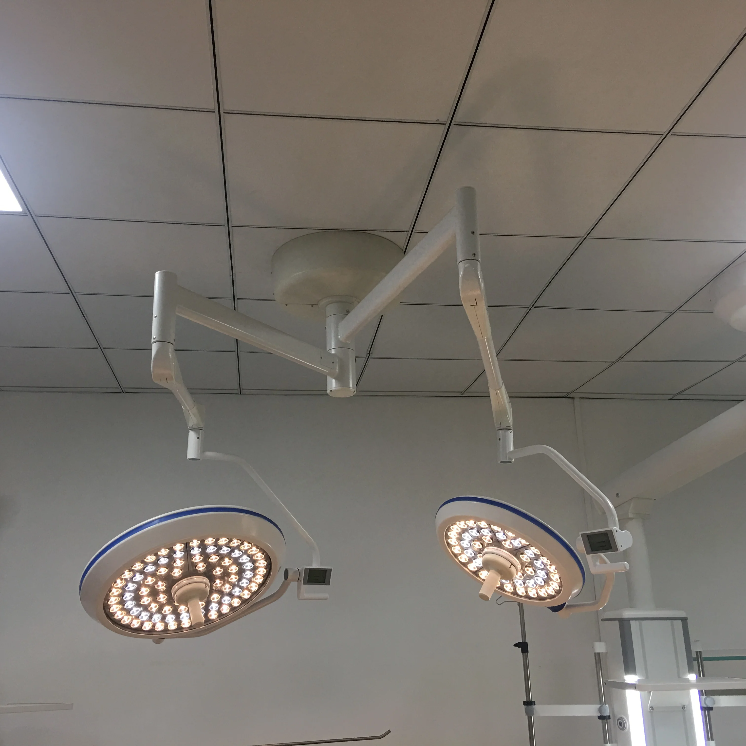 prices ICU medical clinic Surgical ceiling battery exam Led halogen dental Lamp,OT Operation Shadowless manufacturer Light