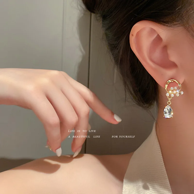 

fashion shine crystal gold pearl drop earrings