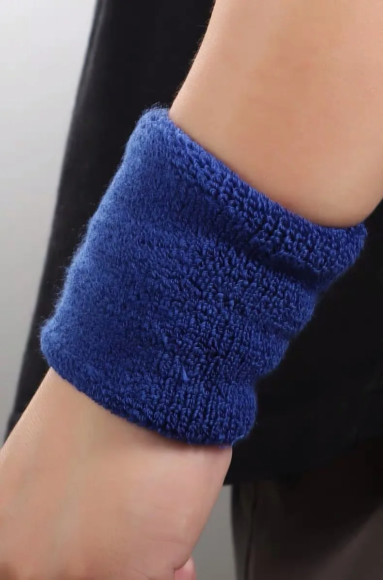 棉质运动腕带与拉链汗水腕带钱包与标志