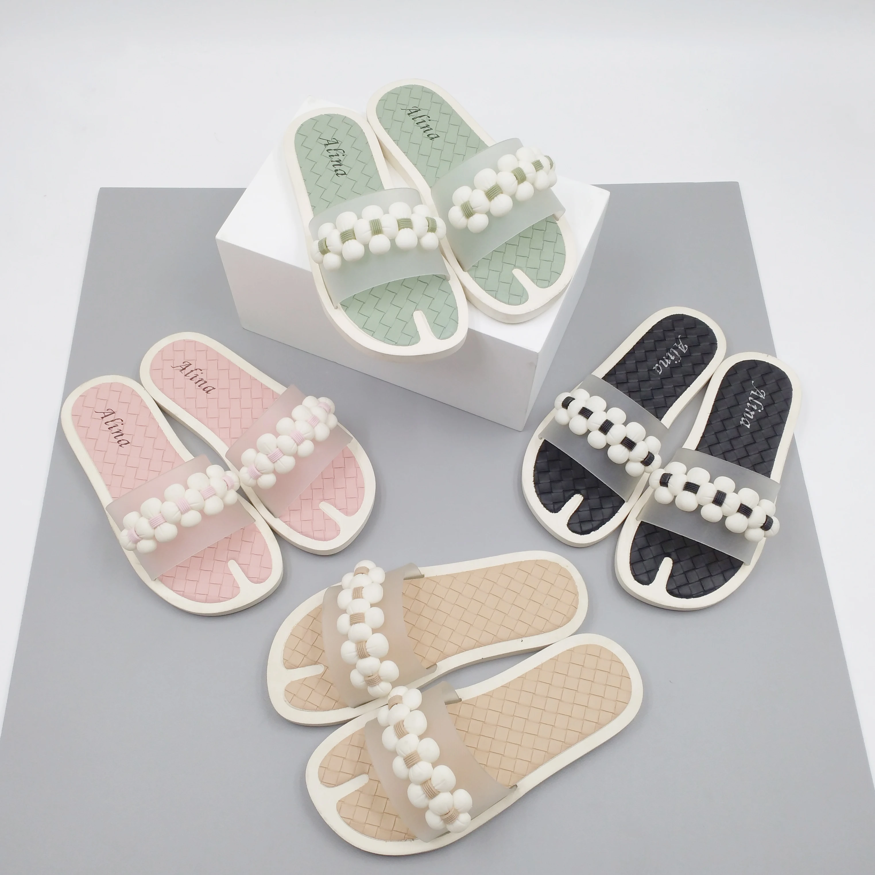 

High quality soft indoor and outdoor sandals fashion women slide with flower decoration on the upper, Black,green, pink and beige