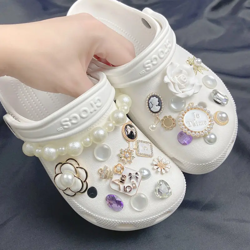 

New Bundle DIY Metal Shoe Charms Luxury Chain Clogs Shoe Designer Pearl Accessories Croc Garden Shoe Decoration, Silver