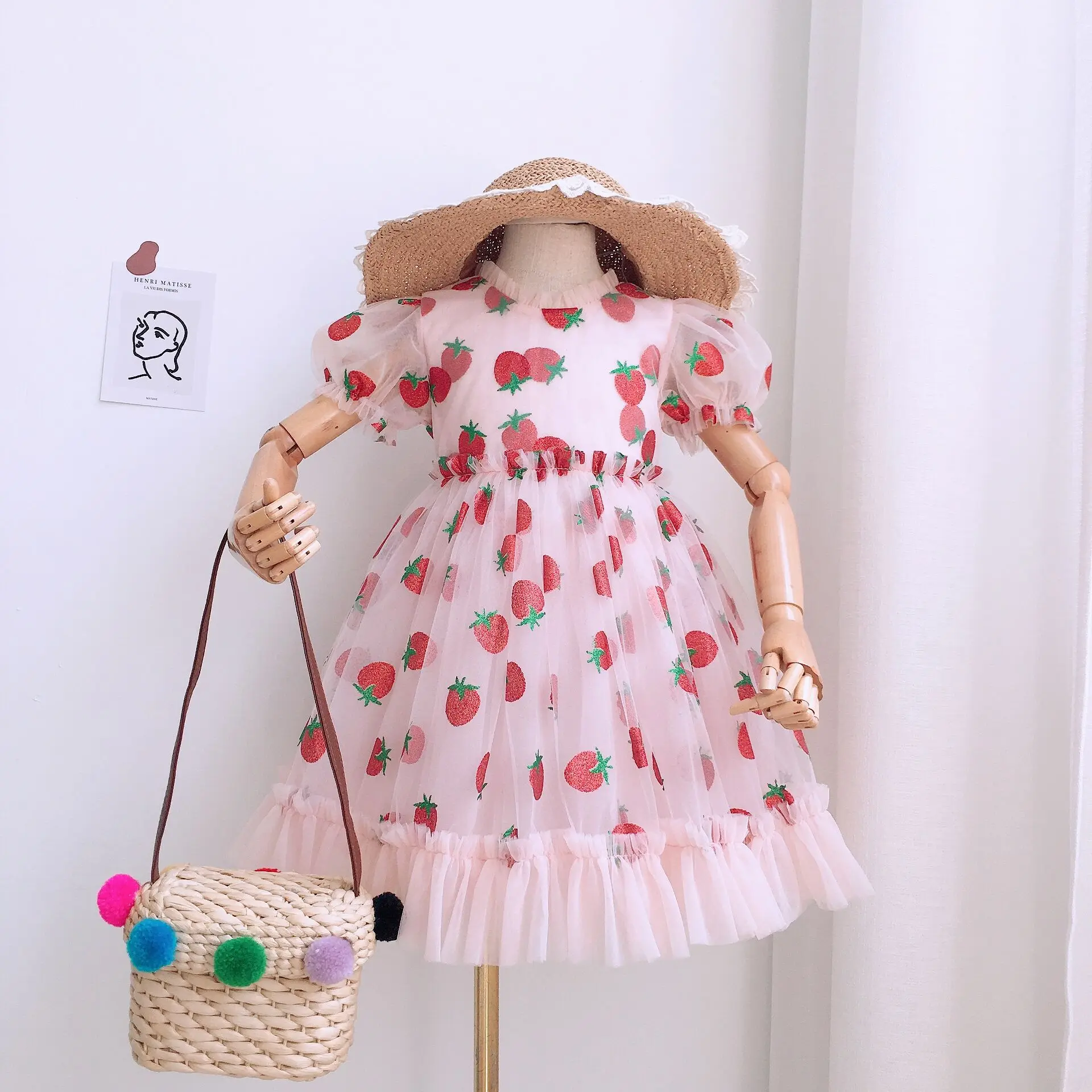 

New fashion toddler Girls ruffled tulle puff sleeve strawberry princess dress, Picture shows