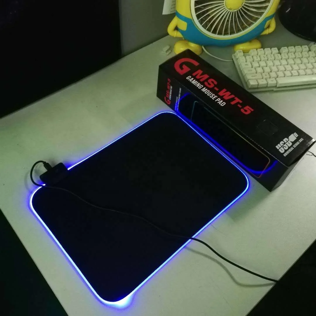 

2020 Amazon Hot Selling Fashion Computer Large Colorful LED Rgb Gaming Mouse Pad