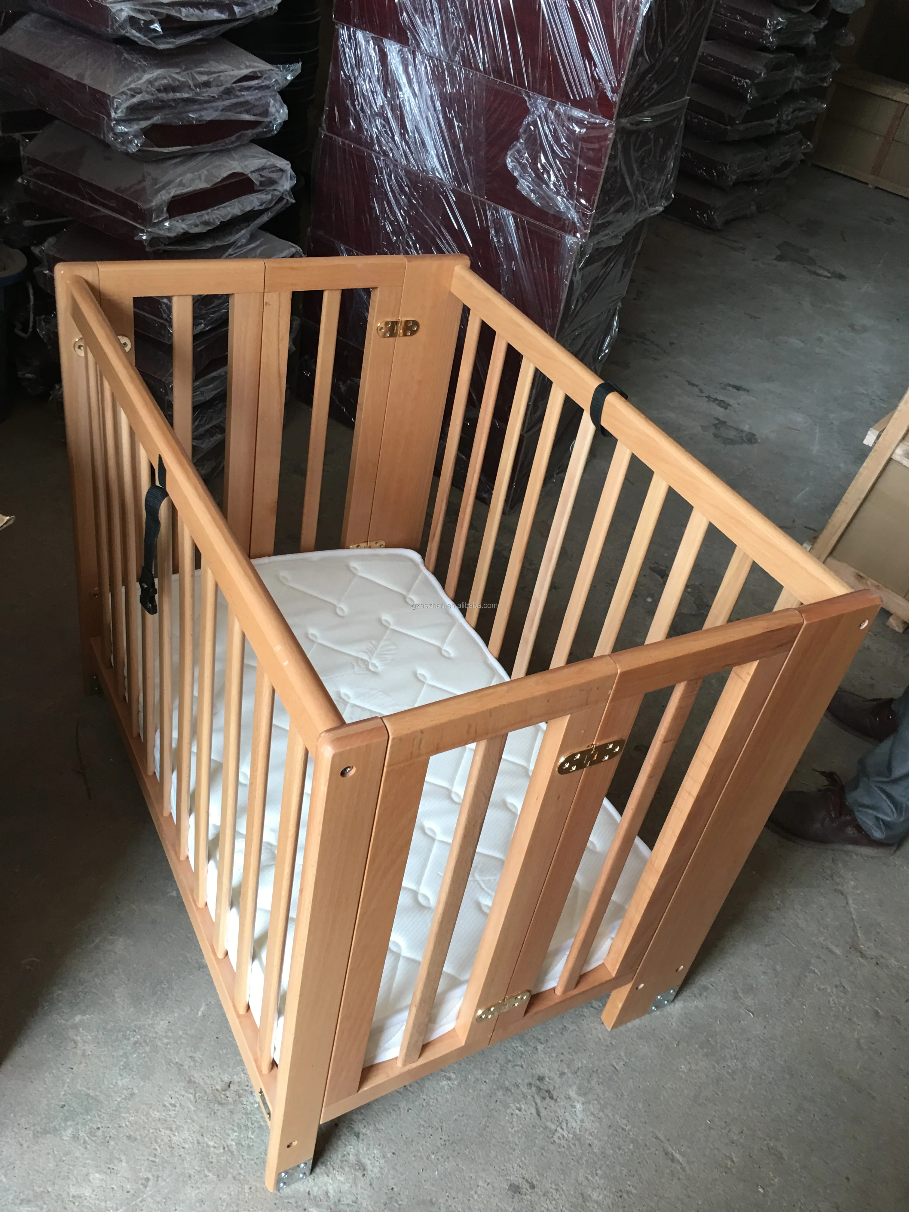 Origami Mini Portable Crib With Wheels Children Folding Portable Mini