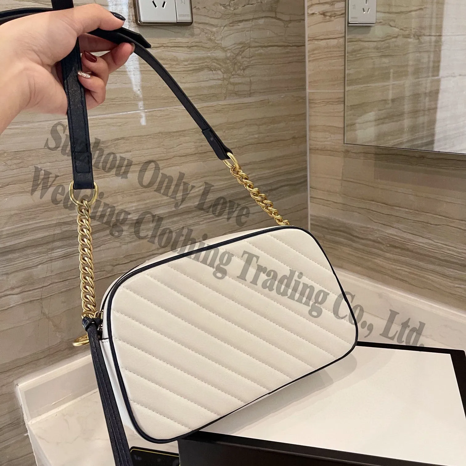 

New Arrival 2021 Young Ladies Middle Size White Leather Message Box Chain Shoulder Bag Decorated With Letters Cross body Bag