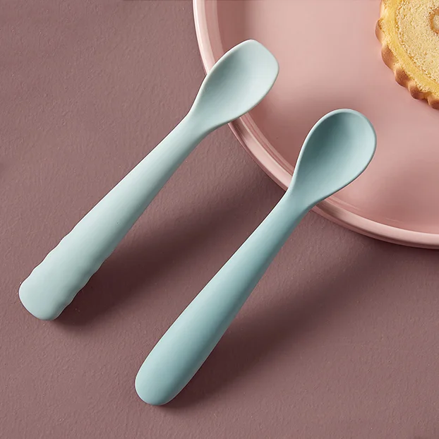 

KUB 2pcs BPA free soft silicone baby spoon set with container