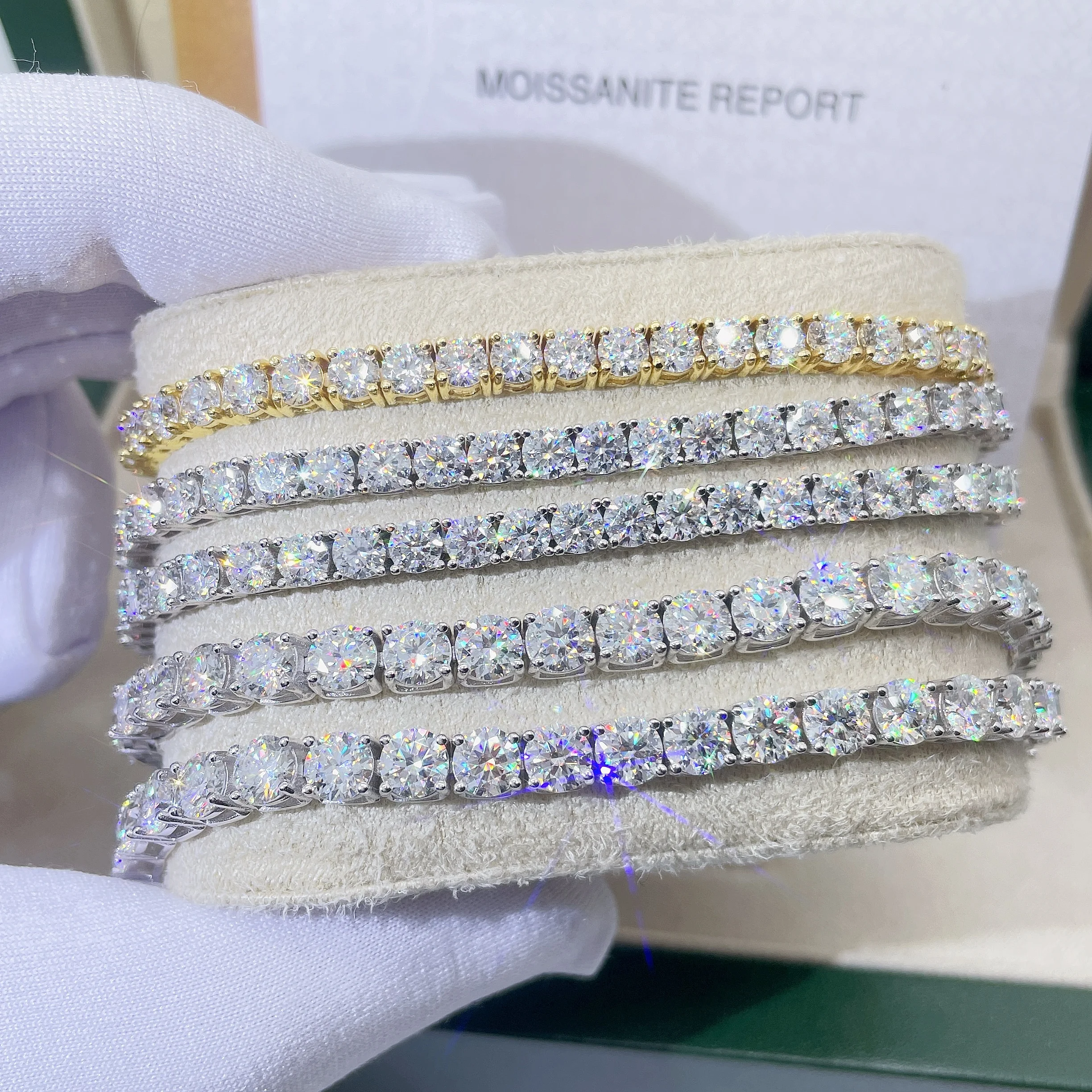 

Classic Style Iced Out Tennis Bracelet VVS Diamond Tennis Bracelet Moissanite Tennis Bracelet