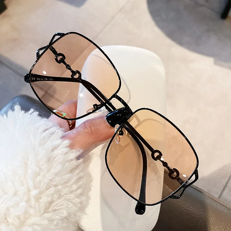 

2022 Luxury Brand Design Square Metal Frame Horsebit INS Women Gafas-de-sol Trendy Chic Vintage Sunglasses Retro Sun Glasses