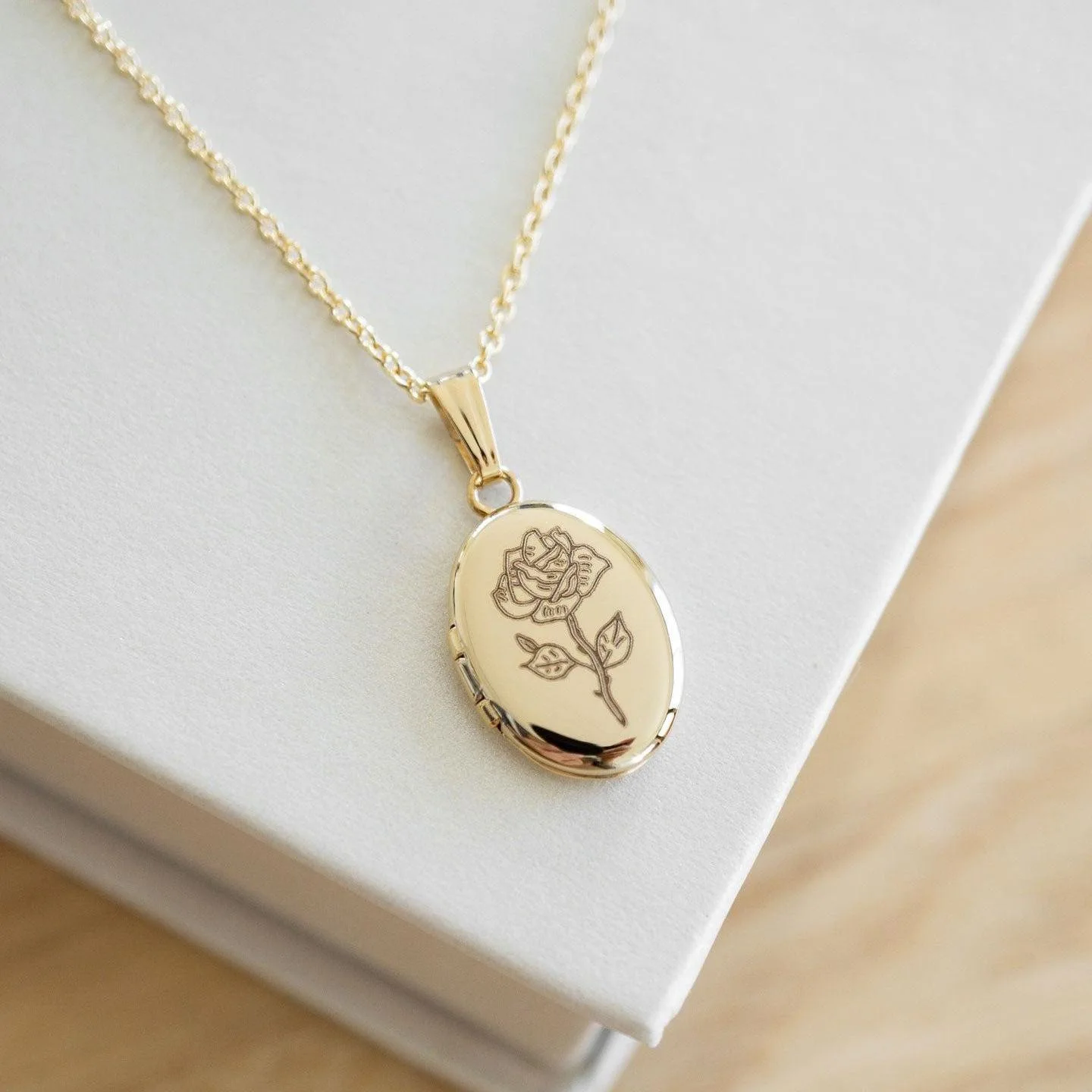 

Memory Jewelry with Meaning Oval Shape Rose Flower Design DIY Locket Pendant Necklace for Family Members