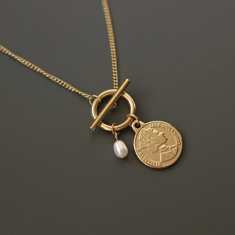 

Women Jewelry Freshwater Pearl Necklaces 18k Gold Plated Stainless Steel Toggle Clasp Queen Coin Disc Pendant Necklace