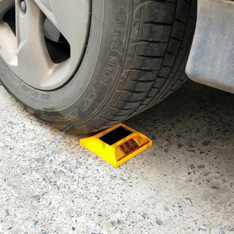 LED White Solar Cat Eye Reflective Studs Waterproof IP68 Motorway and Slip Road Reflectors