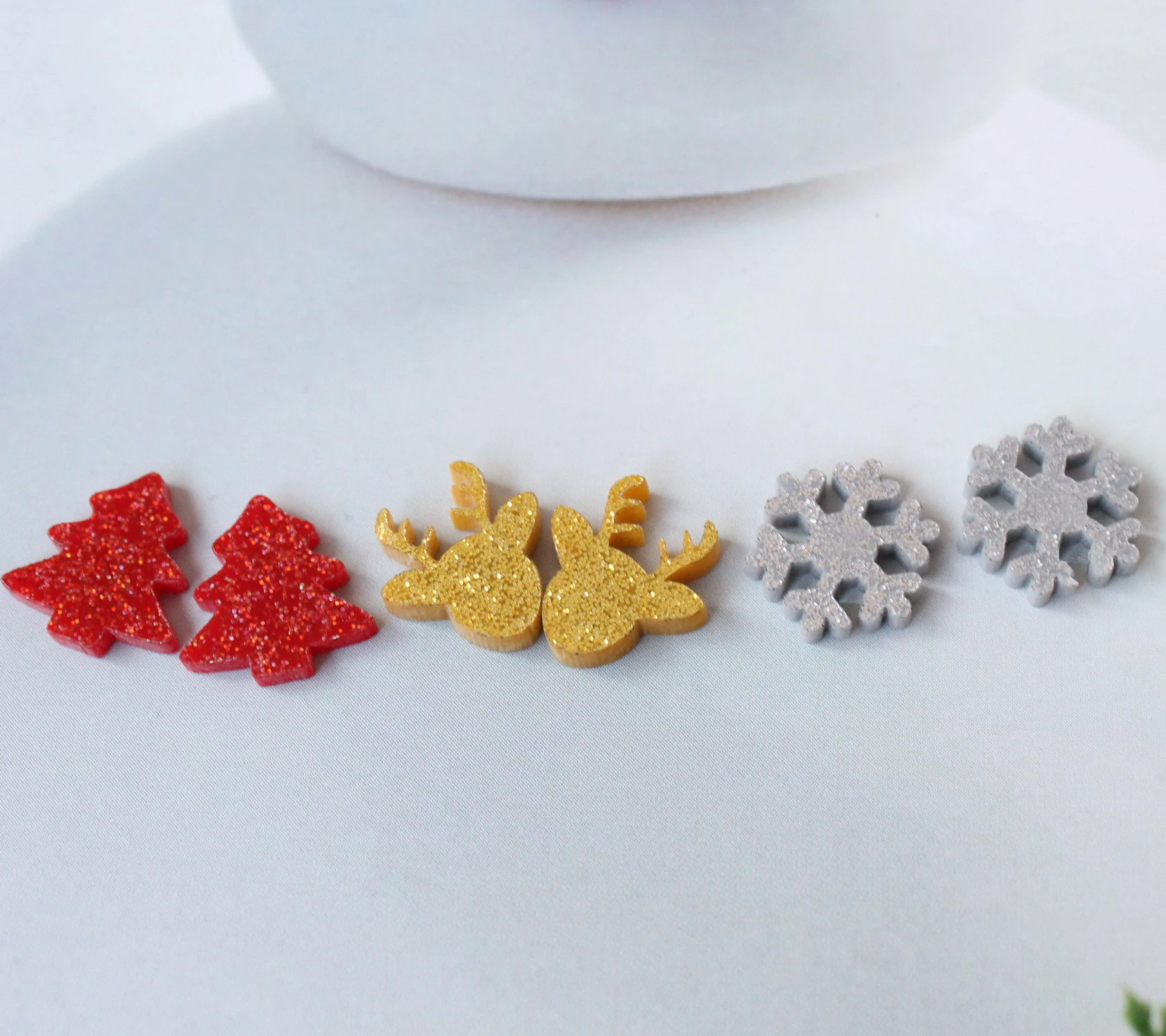 

AC1492 0.5" 12mm Christmas Acrylic Stud Earring (no Stud)Red glitter Tree ,Gold Glitter Buffalo Deer Snowflake earrings