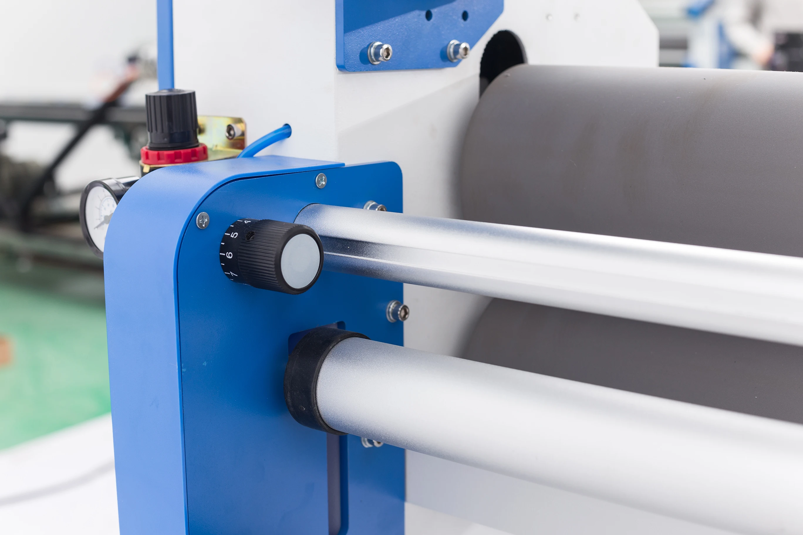 
1.6m 160cm 1600mm Cold and Hot Semi-automatic Large Size PVC Vinyl Roll Cold laminating Machine 