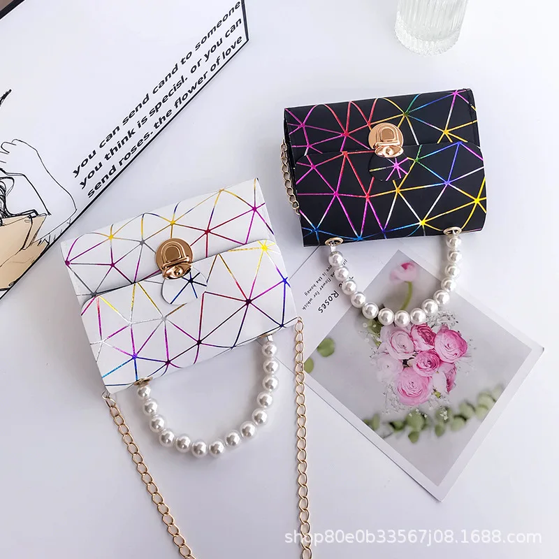 

2021 New dazzling color chain lock pearl single shoulder bag wholesale girls shopping and date handbags, 2 colors