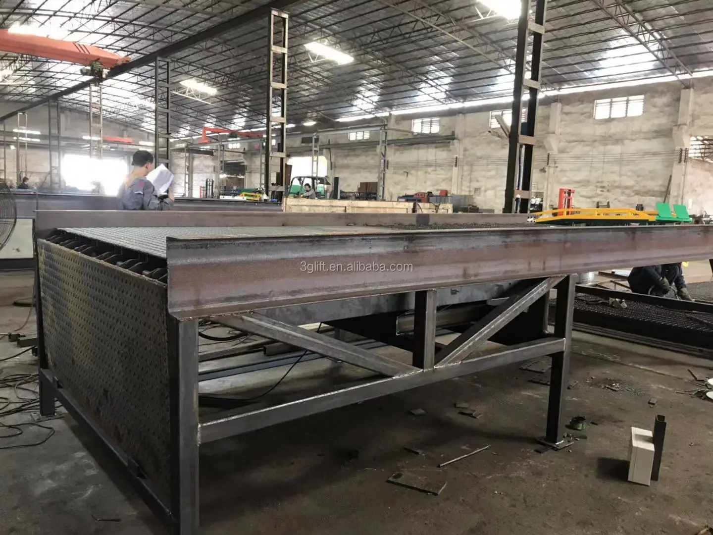 Portable Loading Dock Platform Station Is A Very Heavy-steel Loading 