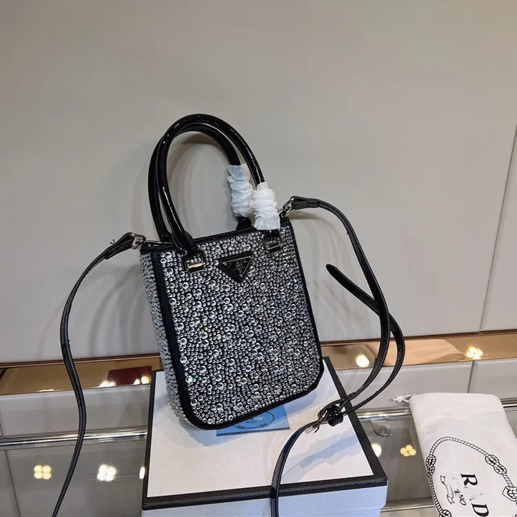 

2022 New simple fashion rivet zipper bag designer custom bag girl shopping handbags, 6 colors