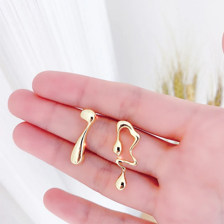 

Trendy 925 Silver Needle Earrings Irregular Golden Geometry Earrings Asymmetrical Earrings for Women, Picture shows