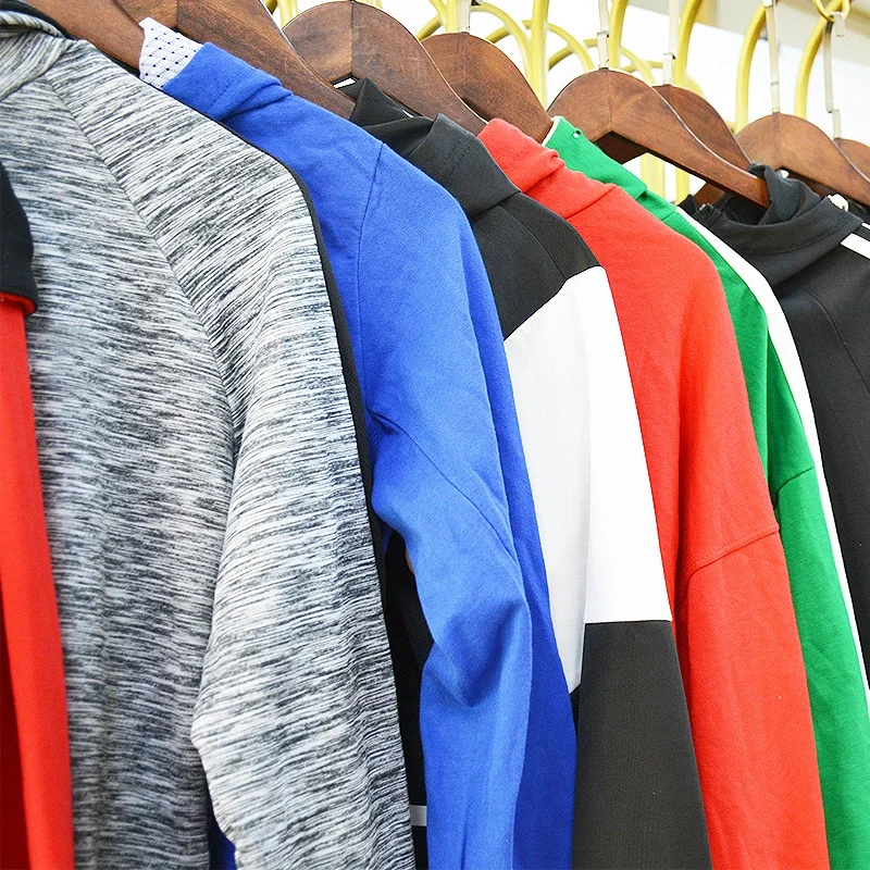 

Used clothing factory supplies 80 to 90 percent new yoga wear hooded fitness fleece warm yoga running coat