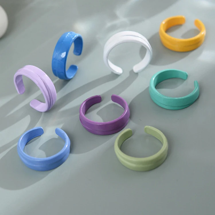 

2021 New Macaron Color Ring Ins Explosion Design Niche Alloy Color Spray Ring Index Finger Ring, Picture shows