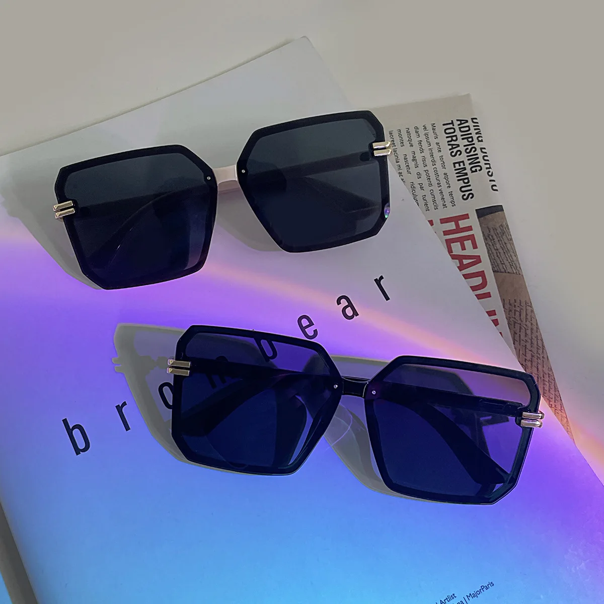 

New Style China Factory Wholesale Oversized Frame Square Rivets Shades Fashion Polycarbonate Sunglasses Women