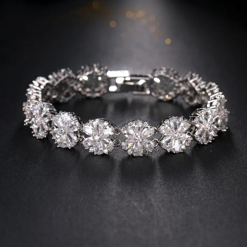 

Cubic Zirconia Diamond Flower Jewelry Bangles Flower Shape White CZ Tennis Bracelets