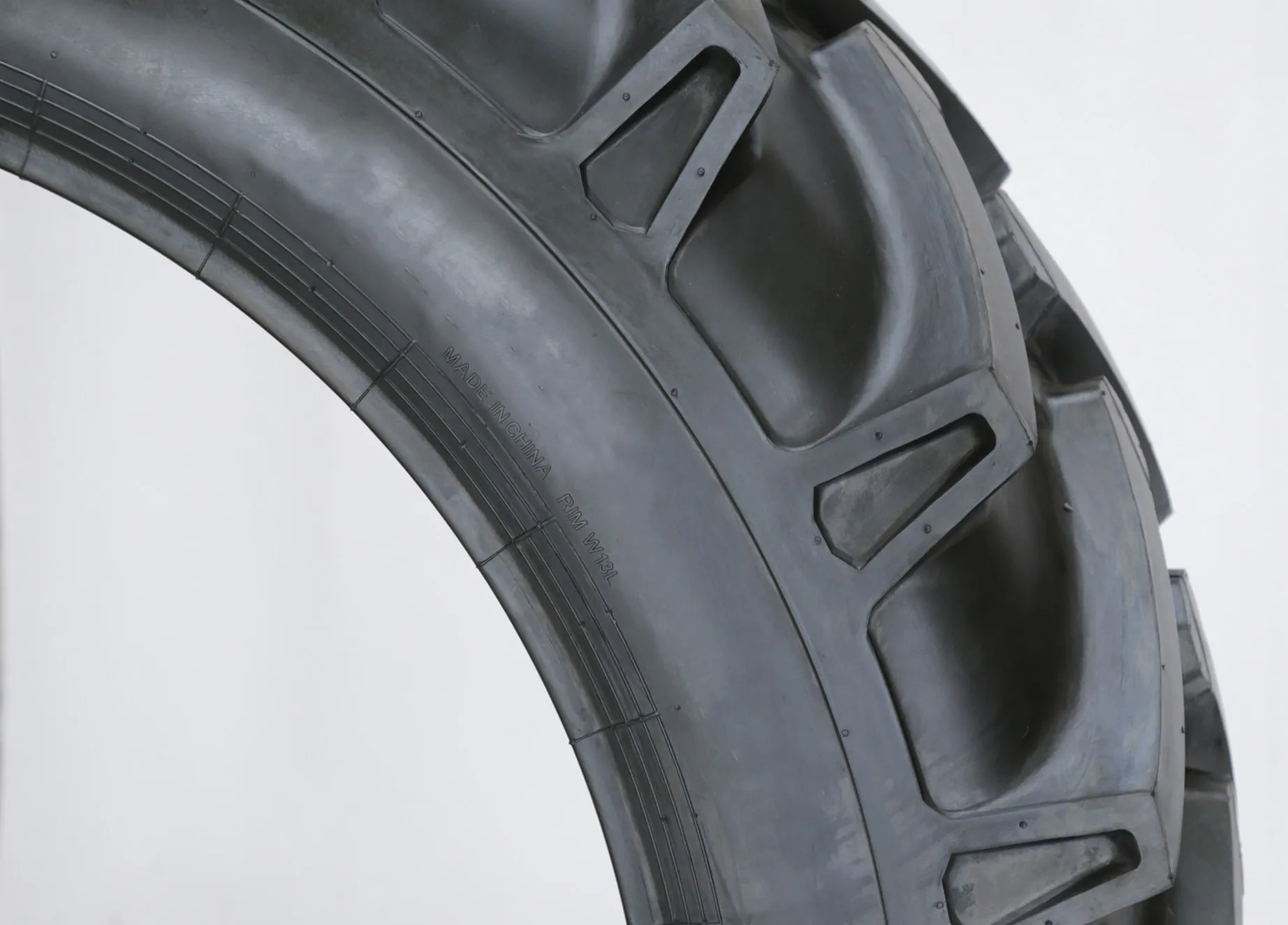 Tyres Agr 11.224 12.428 14.930 16.934 18.438 Agricultural Tractor