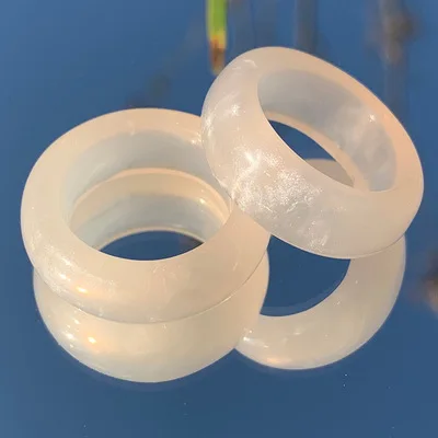

Ding yi 2021 DIY fashion milk white pure color resin accessories Korean cold wind ring ring women adorn article