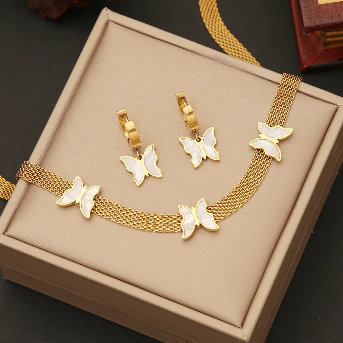 

2023 INS New Fashion European Style Jewelry Accessories Set Stainless Steel 18K PVD Gold Clavicle Chain Shell Butterfly Chocker