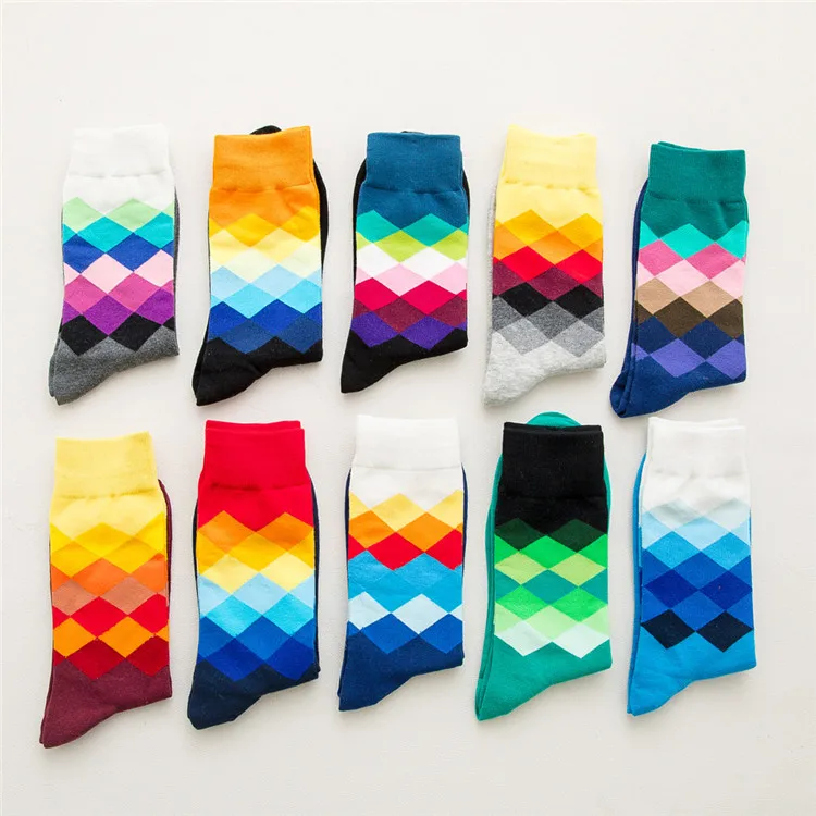 

XIANGHUI Wholesale Custom New Women Fashion Plaid Pattern Jacquard Tube 10 Colors Happy Combed Cotton  Socks