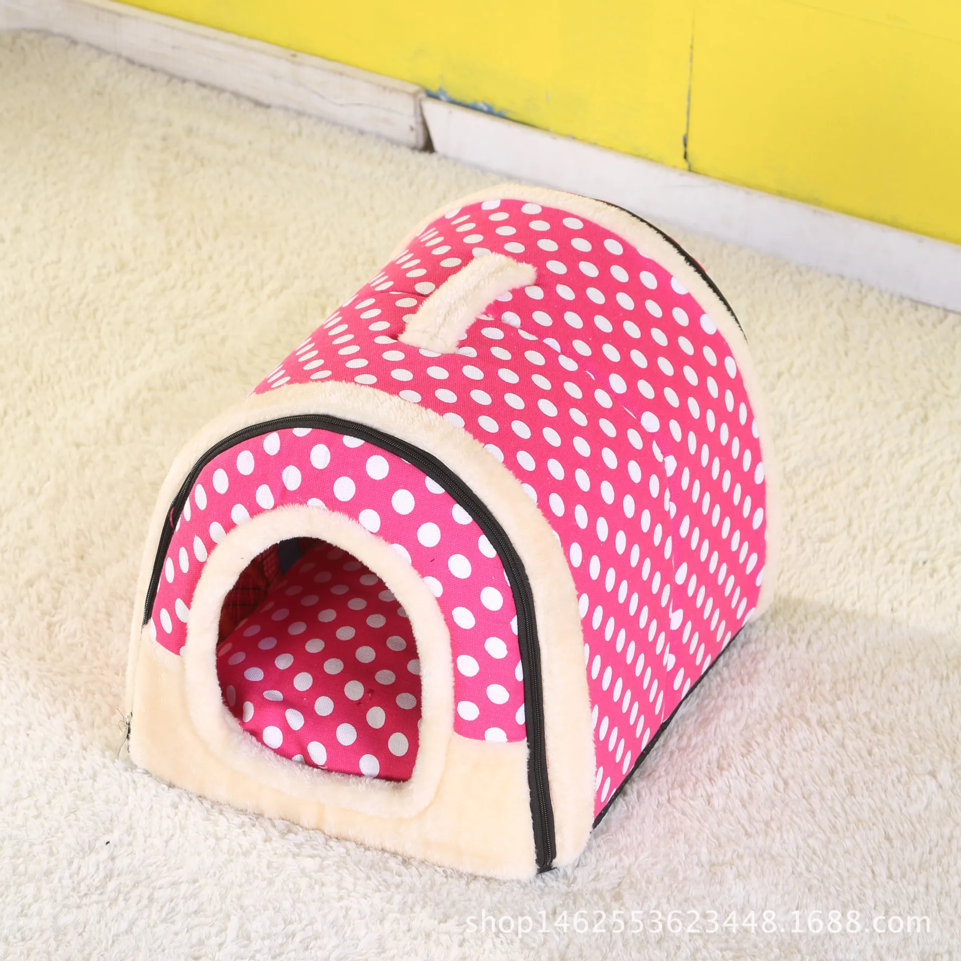 

2022 hot selling luxury pet supplies furret plush dog bed cat bed