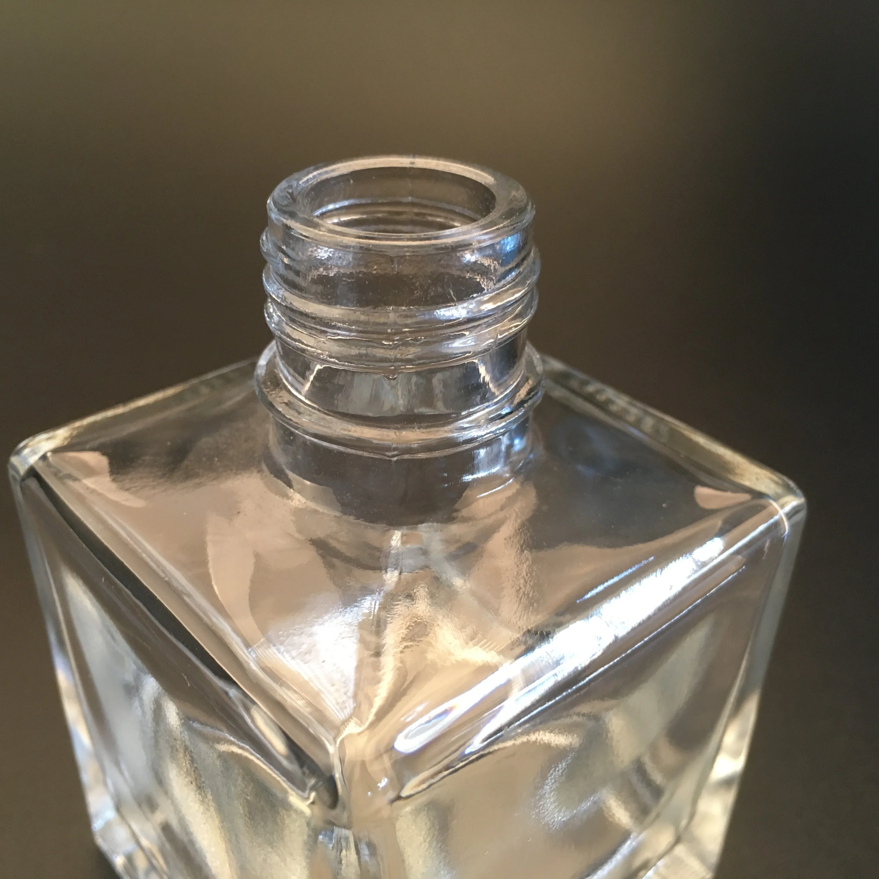 定做异形玻璃方形香水瓶