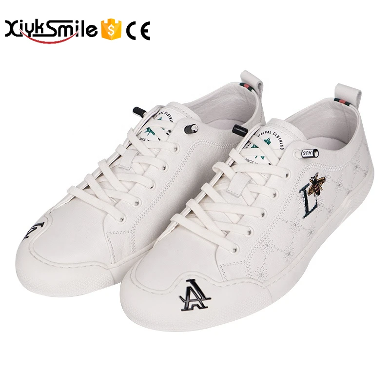 

White Simple Slip-On Little Bee Men's Casual Sneakers