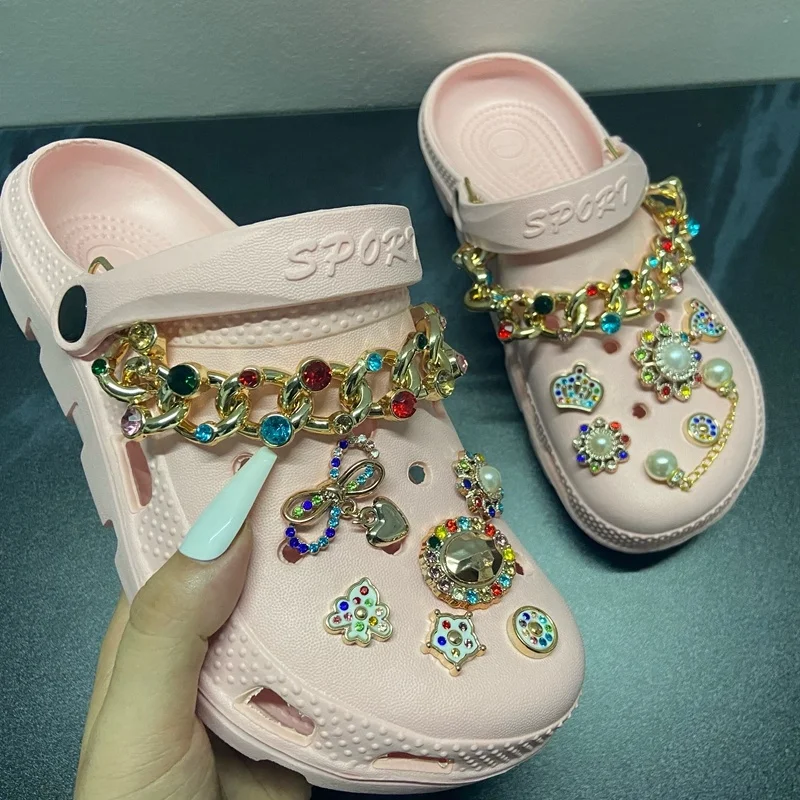 

2022 Latest Women Wedge Ladies Garden Shoes Rhinestone Masonry Pearl Chain Clogs Slippers, Picture