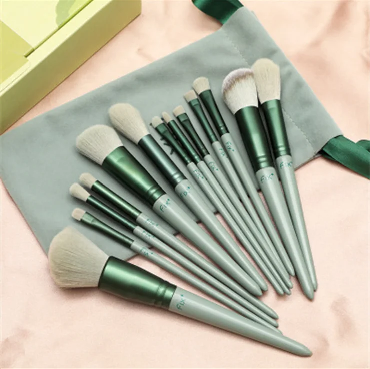 

13 makeup brushes set, a full set of Cangzhou loose powder brush foundation brush portable storage bag super soft