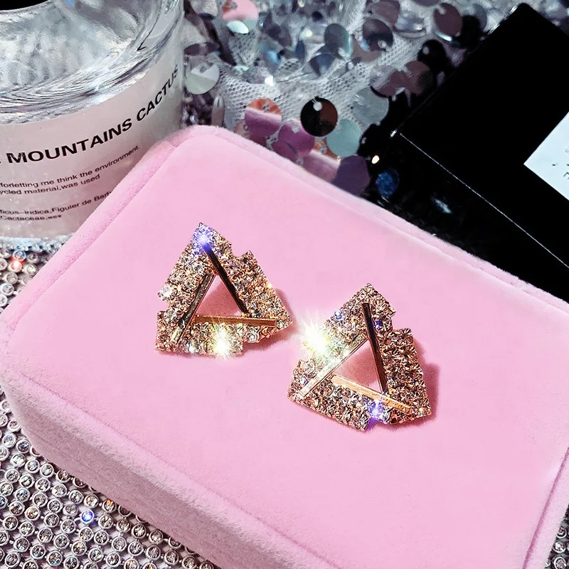 

Classic Triangle Crystal Stud Earrings Exquisite Gold Color Shining Rhinestone Earring For Women Jewelry Bijoux Gift Accessories, Picture shows