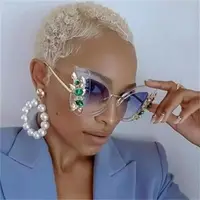 

High End Oversized Cat Eye Shape Sunglasses Luxury Diamond Sun Glasses
