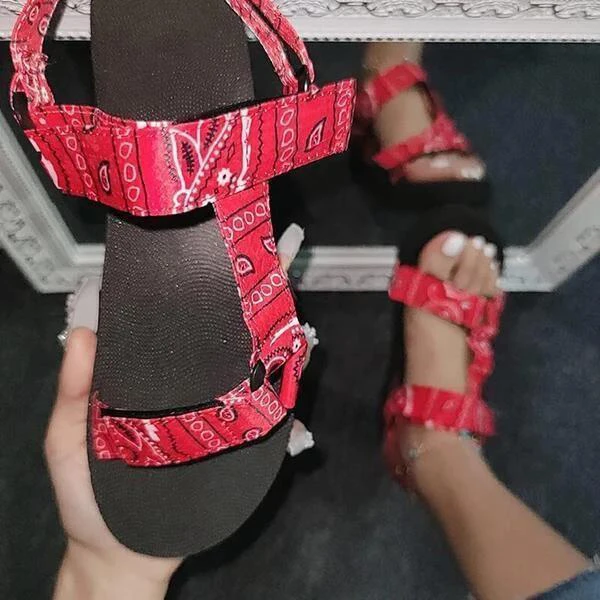 

2021 Summer Women's Sandals Jelly Footwear Rivets Slides Casual Ladies Slippers Outdoor Bandana Flat New Fashion Wedge Shoes